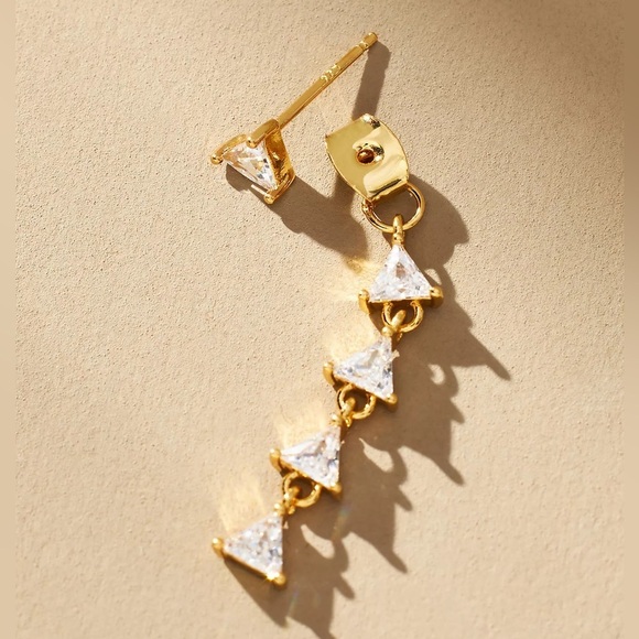 NWT Dainty Crystal Triangle Drop Earrings - Picture 2 of 4